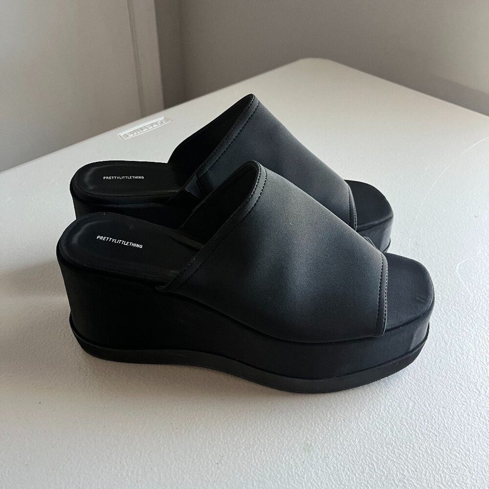 Pretty Little Thing Minimalist Black Slip-On Platform Wedged Sandal Shoes SZ 7